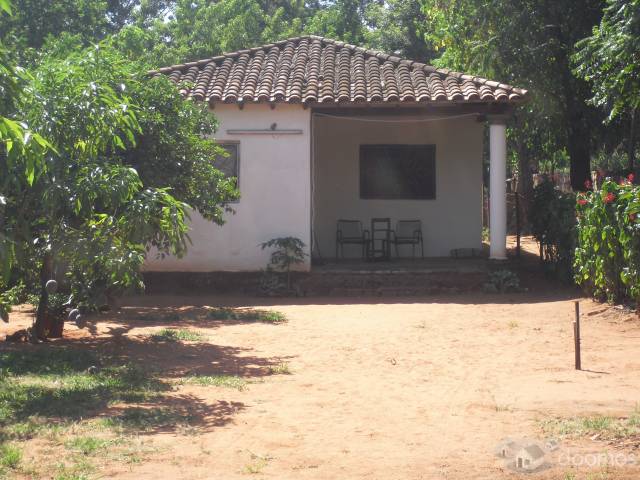 Oferta de casa a 2 cuadras de acceso sur sobre ruta principal - 1