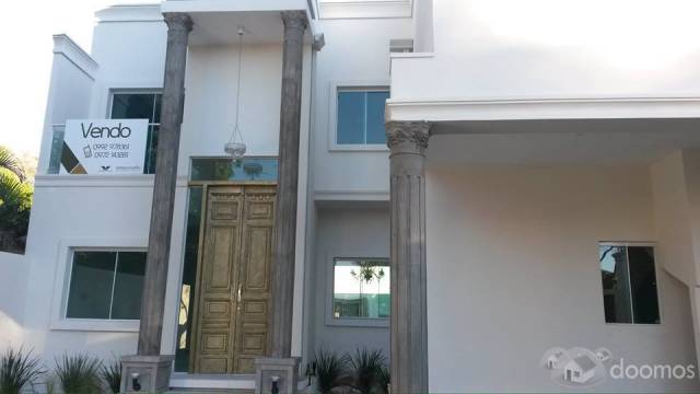 HERMOSA CASA ESTILO ROMANO UNICO EN PARAGUAY - 1